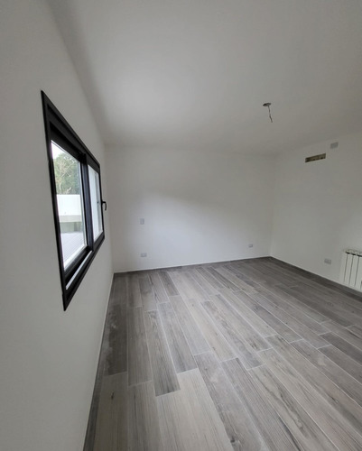 Imagen 3 de 24 de Cañuelas Chico, Duplex En Venta De 3 Dormitorios Con Escritorio, Cochera Doble