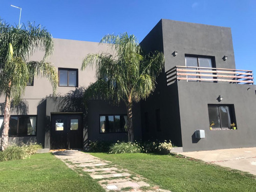 Cómoda Y Confortable Casa En Venta En Escobar - Financiación