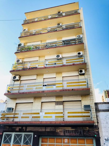 Venta De Departamento 4 Ambientes En Zona Centro, Caseros