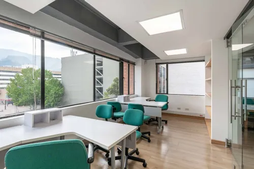 Oficina En Arriendo/venta En Chicó Norte. Cod V21571