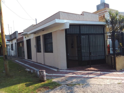 Imagen 1 de 10 de Local O Depósito En Esquina!