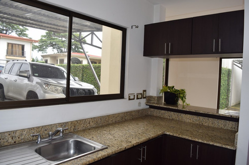 Vendo Apartamento Condominio Vistas De Cariari, Belén. En Primer Piso, Dos Parqueos