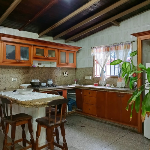 (g.m-1) Venta De Casa En Araguaney Los Guayos L/firma