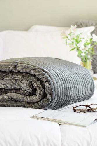 Imagen 1 de 8 de Frazada Flannel Corderit Al Tono Línea Pontevedra Queen Gris