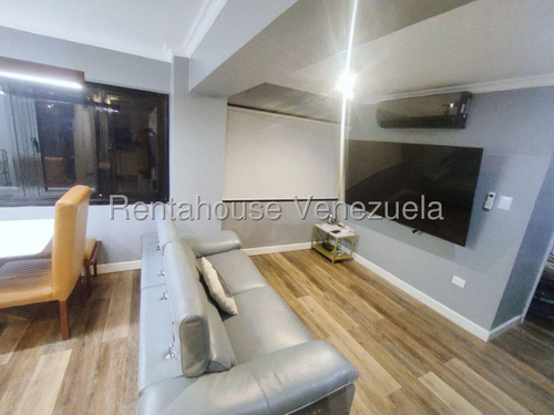 Amplio, En Exclusiva Ubicación, Con Terraza Y Bella Vista. 25-20938