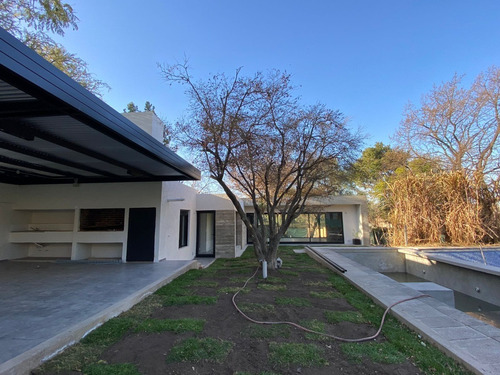 Imagen 14 de 19 de Villa Allende Golf - Casa De Diseño 2 Dorm 2 Baños - 170 Cub / 700 Terr