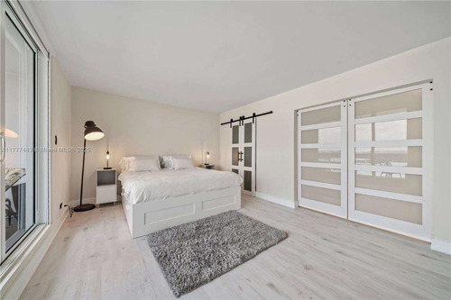 Alquiler Departamento Miami Beach 2 Amb/ Playa Y Cochera Roney Palace / 1 Hotel Complejo 5 Estrellas. 3 Piscinas, Jacuzzi, Acceso Directo A La Playa 5 Cuadras De Lincoln Road. 2301 Collins Ave.