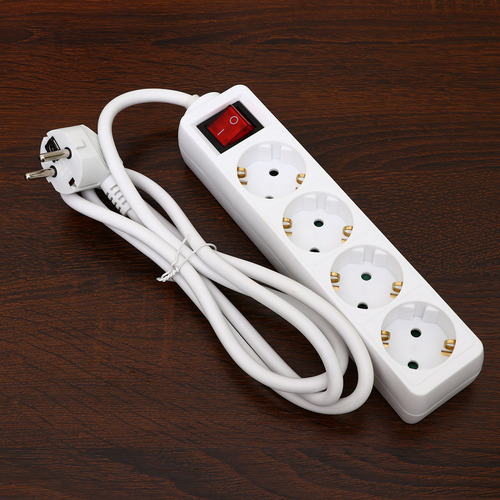 Toma De Corriente Blanca Con Enchufe Europeo Con Interruptor