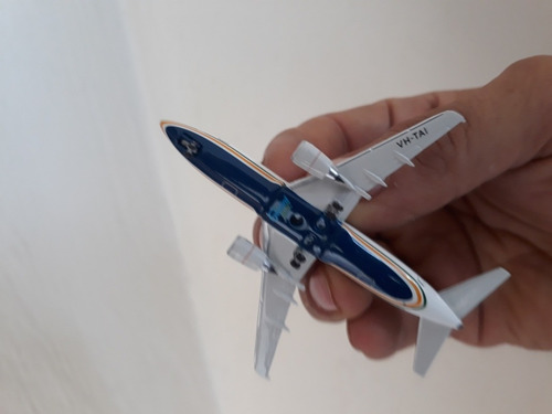 Avion Boeing 737-300 De Australian Vh-tai En Escala 1:400