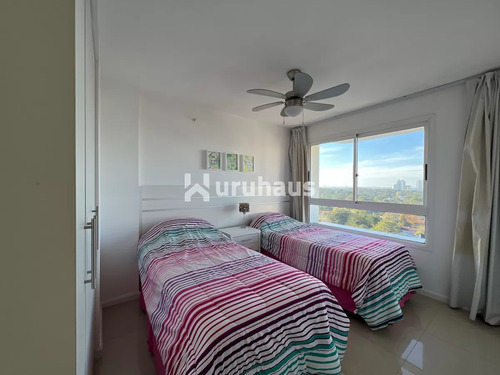 Apartamento A La Venta 3 Dormitorios Y 2 Cocheras - Punta Del Este