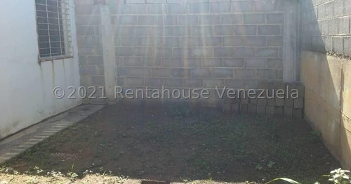 Imagen 26 de 30 de Casas En Venta En Intercomunal Cabudare Estado Lara Cod Flex Ref # 22-99 / 0 4 1 2 1 5 1 8 8 9 3 / Mr