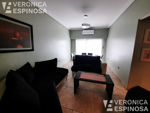 Casa De Cuatro Ambientes En Venta- Villa Luzuriaga. Importante Propiedad, Renta Asegurada!