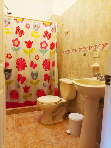 En Venta Casa De 2 Plantas Precio De Oportunidad, Cocina Concepto Abierto, Calle Cerrada, Urbanización Alto Hatillo. Ln