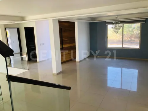 Casa En Venta, En El Palomar, Tlajomulco De Zuñiga, Jalisco.