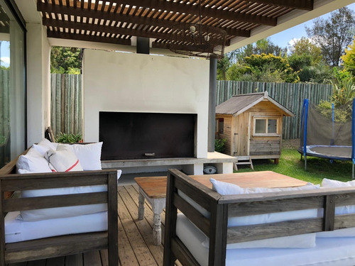 Casa Moderna En Lomas De La Tahona