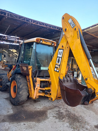 Retroescavadeira Jcb 2013 4x4 Cabinada