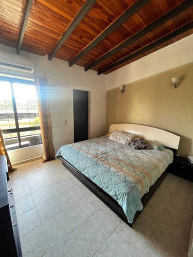 En Venta Town House Mañongo Res. Las Trinitarias (lp)