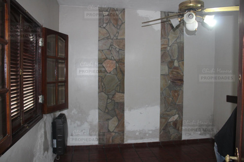 Casa De 2 Dormitorios, 2 Baños, Con Garage, Pileta De Natación Y Parrilla