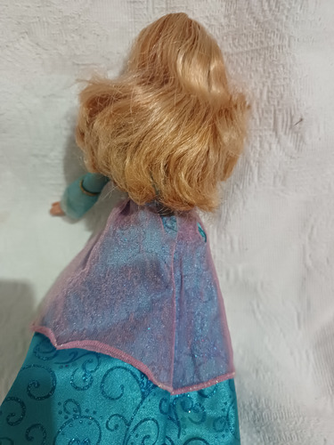 Boneca Barbie Princesa Da Illha. (Usado)