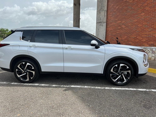 Outlander 2025 Camioneta De Lujo