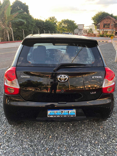 Imagem 3 de 10 de Toyota Etios 2017 1.3 16v X Aut. 5p