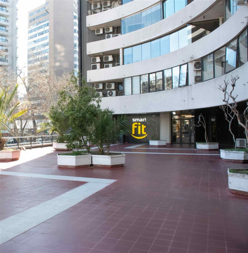 Oficina Remodelada; Excelente Conectividad; Metro Los Leones