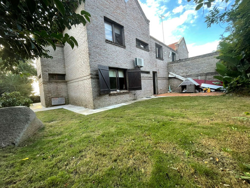 Casa En Venta De 3 Dormitorios En Piriápolis (ref: Iea-1832)