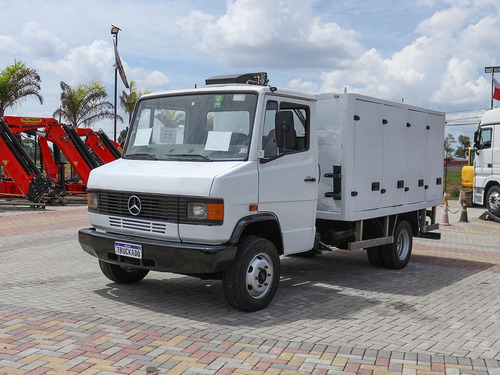 Imagem 1 de 15 de Mercedes Benz 710 - 4x2 - 2011 - Com Comboio=vw,volvo,scania