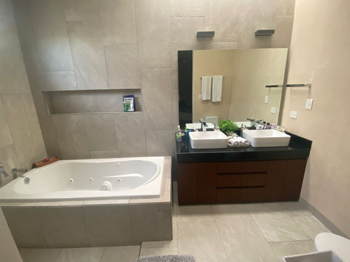Imagen 12 de 14 de Casa De Una Planta Con Acabados De Lujo En Privada Temozon N