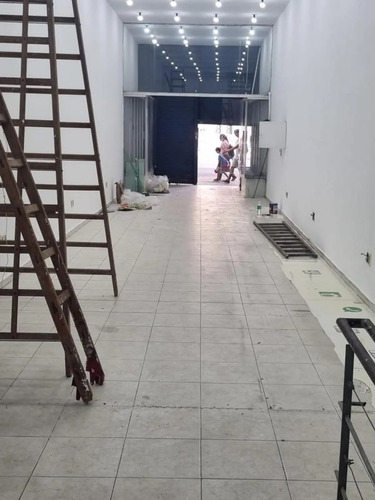 Imagen 3 de 13 de En Alquiler Gran Local Comercial De 360 Metros En El Centro