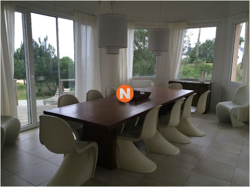 Casa En Venta Y Alquiler, Laguna Blanca, La Barra, 5 Dormitorios.- Ref: 209235