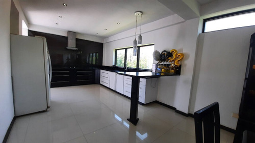 Imagen 19 de 30 de Remax Infinity Venda Casa En Calle Cerrada, Colinas De Guataparo 448604 Frances Mijares 041449909396
