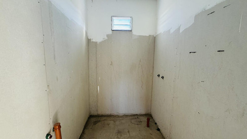 Galpón Con Casa Y 1 Hectárea