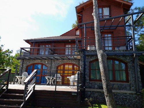 Villa Gesell / Duplex 4 - 6 - 8 Personas