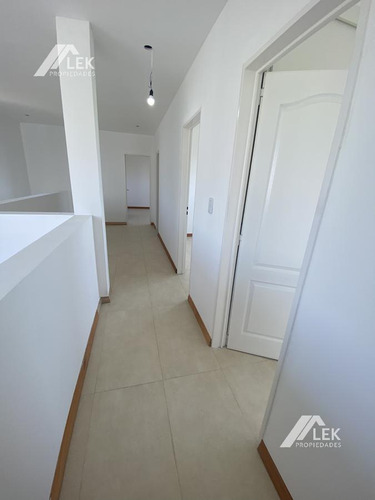 Impecable Casa Con Pileta En San Matias! Acepta Permuta Menor Valor... Mono O 2 Amb Caba