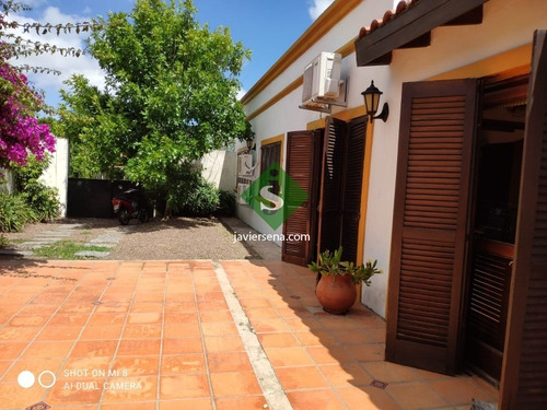 Venta De Casa En La Mansa, 4 Dormitorios, 3 Baños, Cerca Del Mar.- Ref: 168128