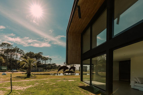 Casa En Venta Primera Linea Al Mar Punta Del Este (ref: Bpv-10119)