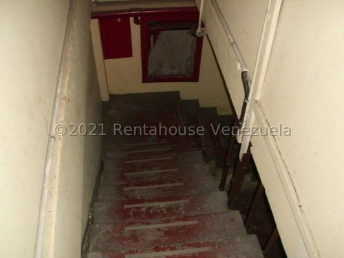 Imagen 3 de 14 de Ramiro E. Ruiz Vende Local Los Chaguaramos Mls #21-25004