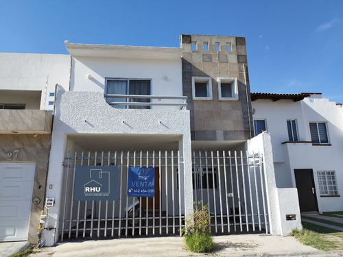 Venta De Amplia Casa Céntrica (zona Galindas Qro) En Oportun