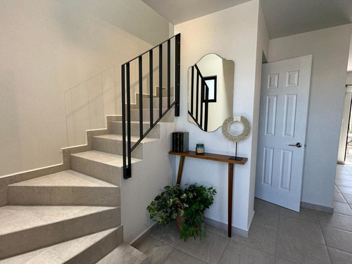 Casas En Venta En La Meseta, 3 Recamaras, 1.5 Baños, 2 Estacionamientos, Alberca