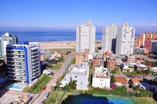 Venta De Apartamento 2 Dormitorios, En Playa Brava