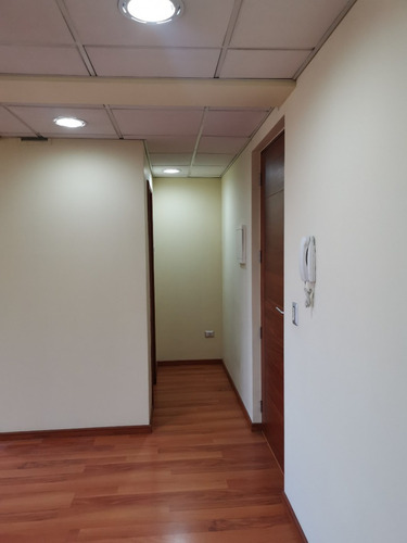 Amplia Oficina Con Planta Libre En Antonio Varas