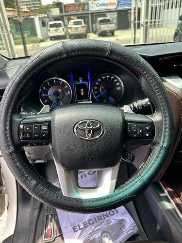 Imagen 12 de 16 de Toyota Fortunner Dubai Dubai