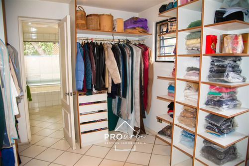 Casa En Venta De 6 Dorm. En Lo Barnechea