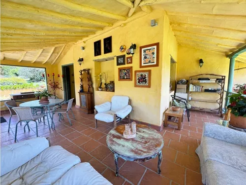 Venta Lote De 19.600 M² En La Ceja Con 3 Viviendas, Sector Chaparral