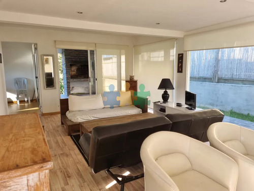 Casa De Estilo Minimalista Próxima Al Mar. - Ref : Eqp3174