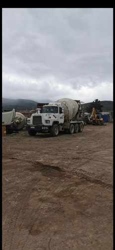 Camión Mack Dm 690s Mixer