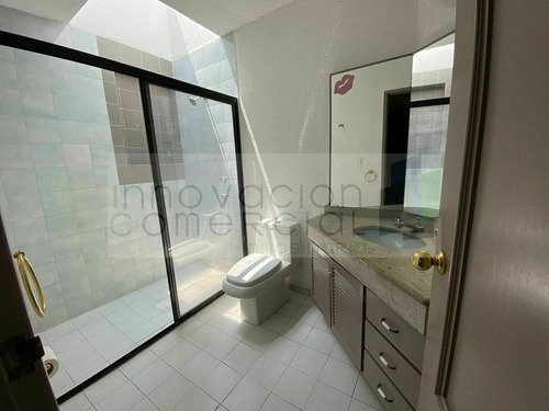 Imagen 22 de 30 de Jurica, Casa De Un Nivel Con Terraza, Jacuzzi Y Más De 300m2