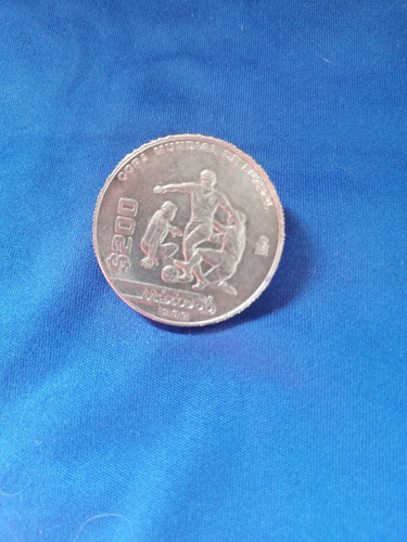 Imagen 1 de 3 de Moneda De $200 Copa Mundial De Fútbol 1986, Con Error