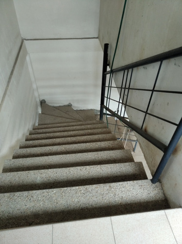Imagen 6 de 11 de Vendo Práctico Edificio Residencial Con Un Local Comercial A Estrenar, Urb. Coromoto, Maracay.